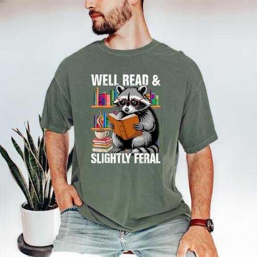 Well Read & Slightly Feral Raccoon Book Lover Graphic Men's Comfort Colors T-Shirt - Bookorys AU