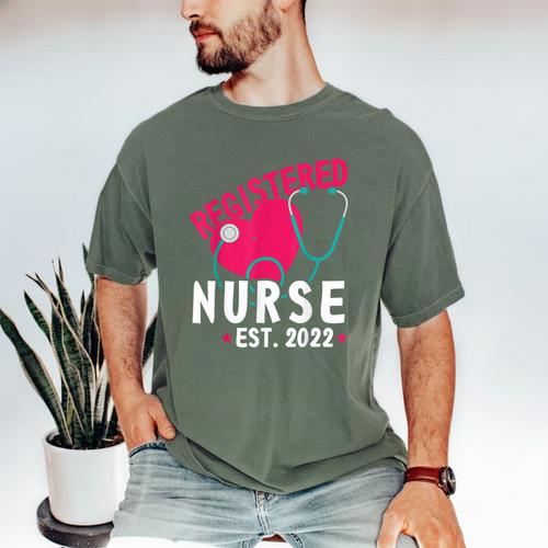 Registered Nurse Est 2022 Nursing Student RN Fun Graduation Men's Comfort Colors T-Shirt - Best Gift Smart