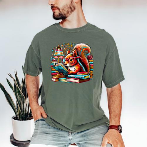 Squirrel Reading a Book Lover Bookworm Men's Comfort Colors T-Shirt - Bookorys DE