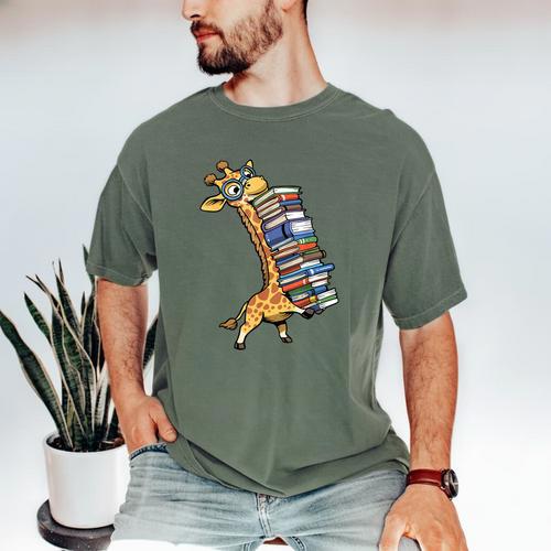Teacher Shirt Giraffe Holding Books Bookworm Librarian Men's Comfort Colors T-Shirt - Bookorys