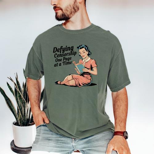 Defying Censorship One Page At a Time Read Banned Books Men's Comfort Colors T-Shirt - Bookorys