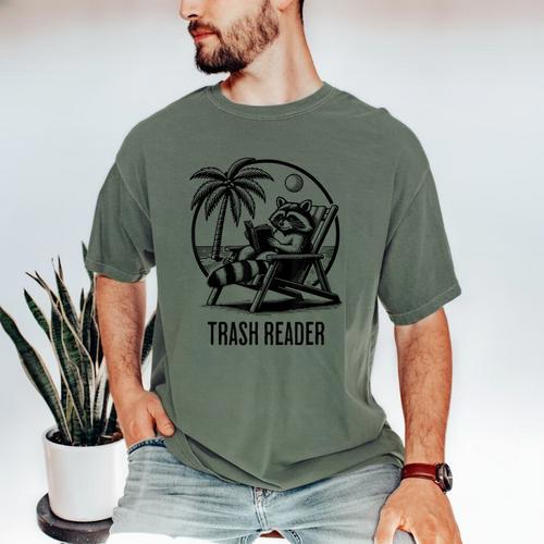 Raccoon Reading Books Summer Humor Trash Reader Men's Comfort Colors T-Shirt - Bookorys DE