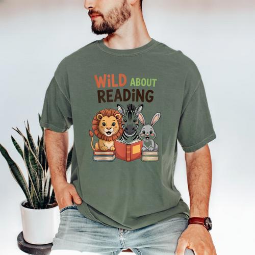 Wild About Reading Zoo Animals For Bookworm Book Reader Men's Comfort Colors T-Shirt - Bookorys DE