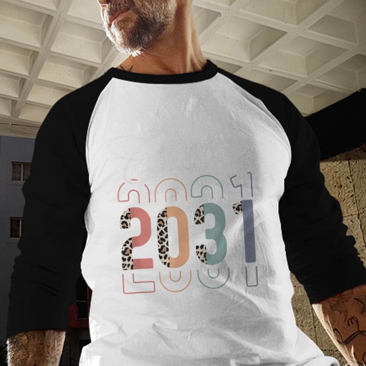 Class Of 2031 School College Retro Graduation Vintage Grad Baseball Raglan Shirt