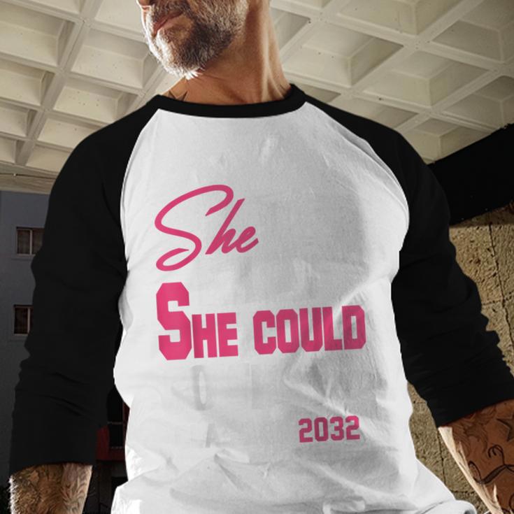 Class Of 2032 She Believed She Could Kids Graduation T-Shirt Baseball Raglan Shirt