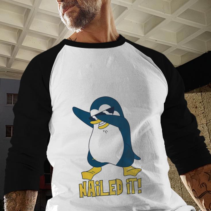 Kids Kindergarten Dabbing Penguin Nailed It Graduation Class 2021 Baseball Raglan Shirt