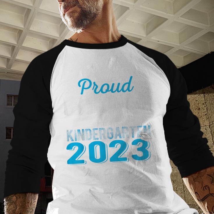 Proud Mom Of Kindergarten Graduate 2023 Graduation Mom Baseball Raglan Shirt