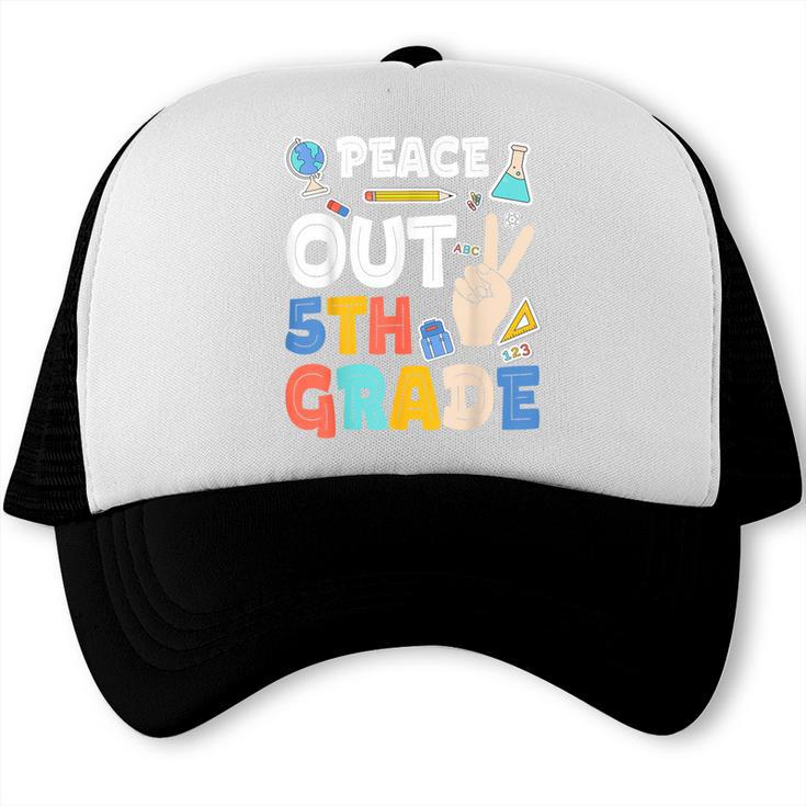 Peace Out 5th Grade Fifth Grade Graduation T-Shirt Trucker Cap