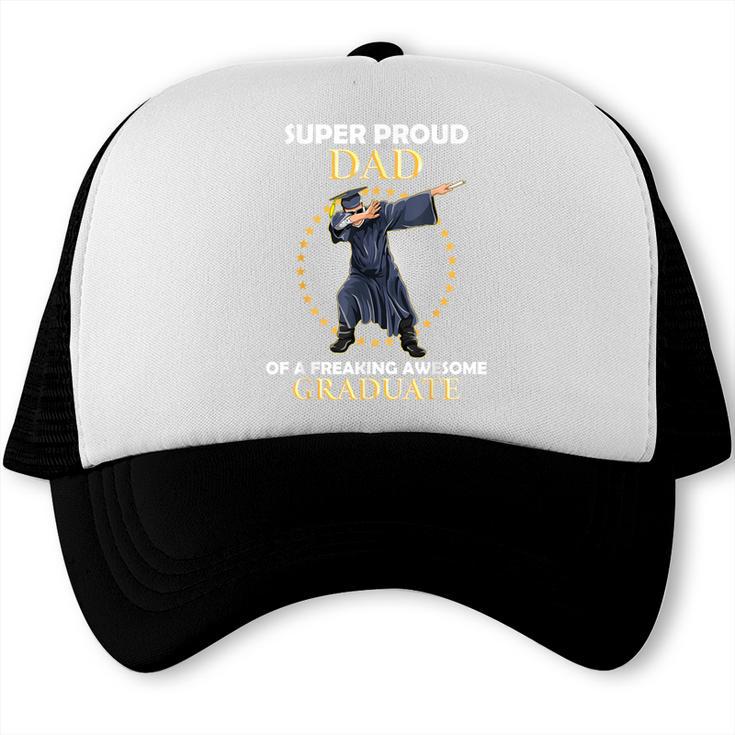 Proud Dad Of 2018 Graduate Dabbing Graduation Senior Shirt Trucker Cap