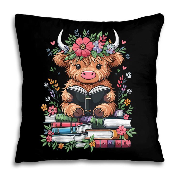 Bookworm Cute Baby Highland Cow Reading Book Pillowcase