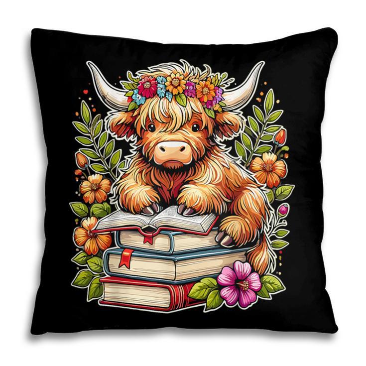 Bookworm Cute Highland Cow Reading Book Pillowcase