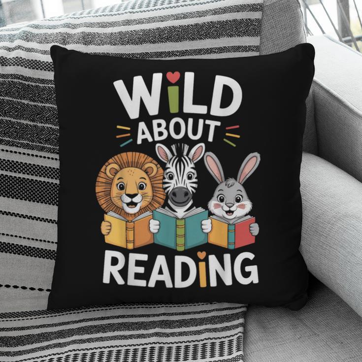 Cute Wildlife Zoo Animals For Book Reader Bookworms Pillowcase