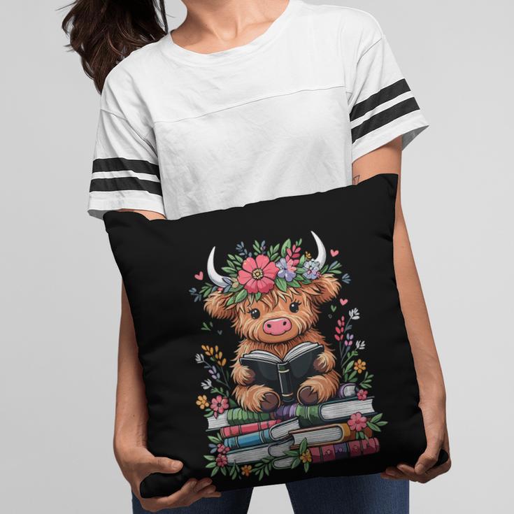 Bookworm Cute Baby Highland Cow Reading Book Pillowcase