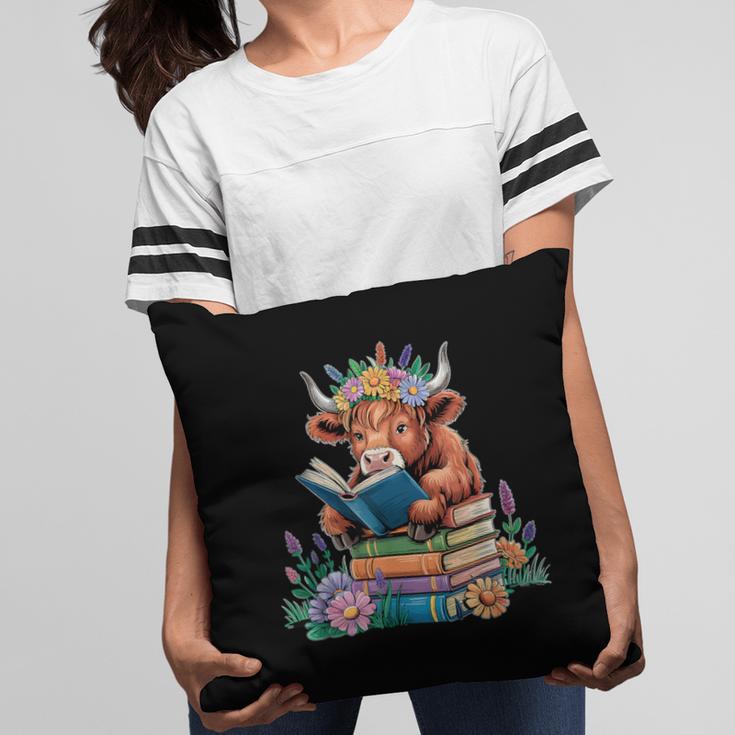 Cute Highland Cow Reading Book Baby Cow Bookworm Pillowcase