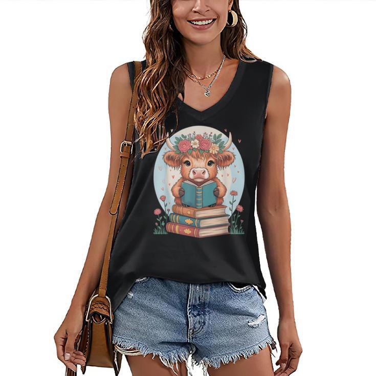Cute Baby Highland Cow Reading Book Bookworm For Men Women Women's V-Neck Tank Top