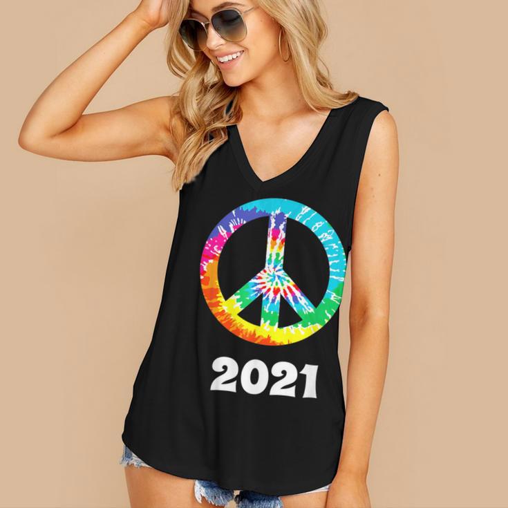 2021 Graduation Class Year Tie Dye Peace Sign Graduate Shirt Women's V-Neck Tank Top