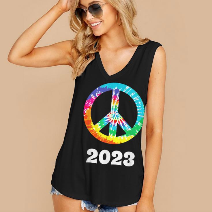 2023 Graduation Class Year Tie Dye Peace Sign Graduate Shirt Women's V-Neck Tank Top