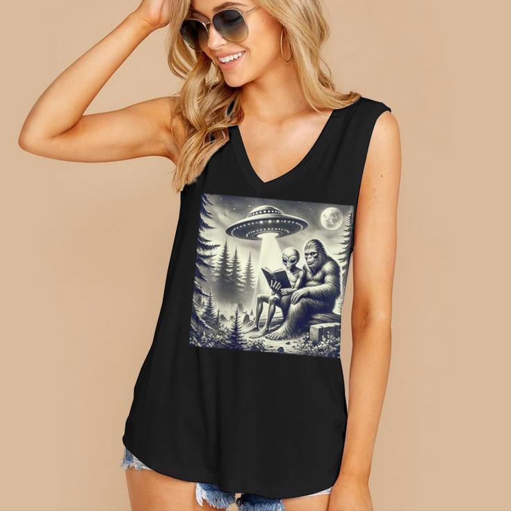 Bigfoot With Alien Reading A Book Bigfoot And UFO Women's V-Neck Tank Top
