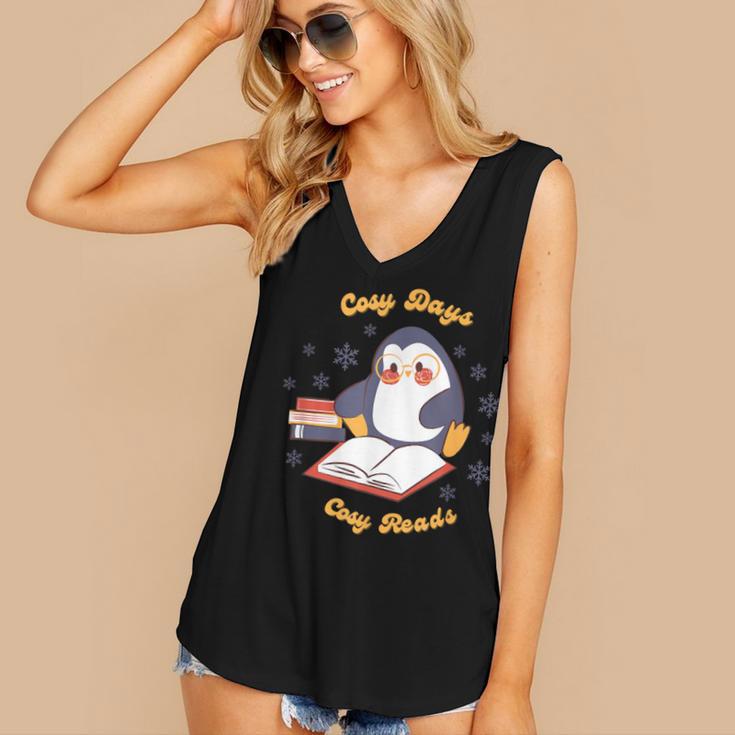 Cute Xmas Book Lover Penguin Reading Cosy Days Cosy Reads Women's V-Neck Tank Top