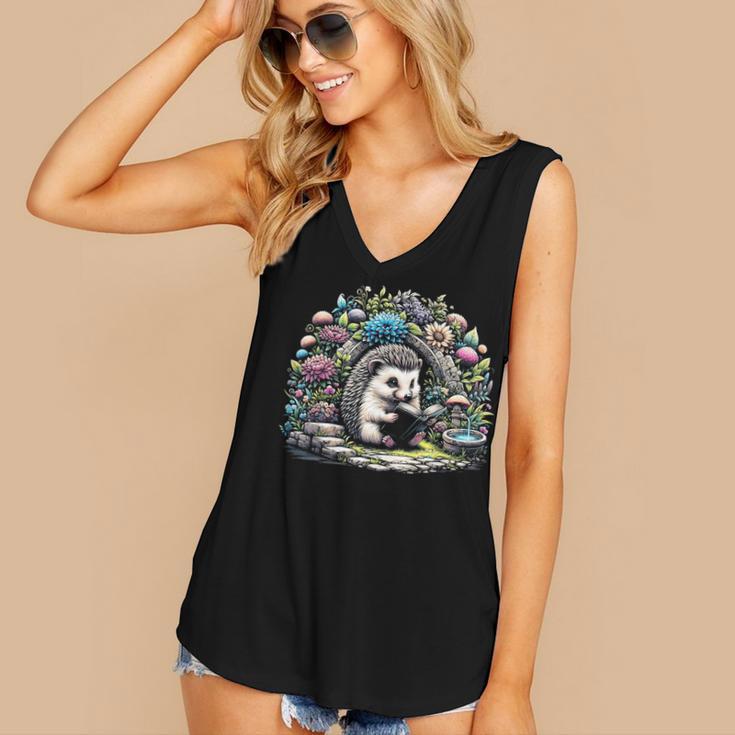 Hedgehog Reading Book Lake Scenery Reading Women's V-Neck Tank Top