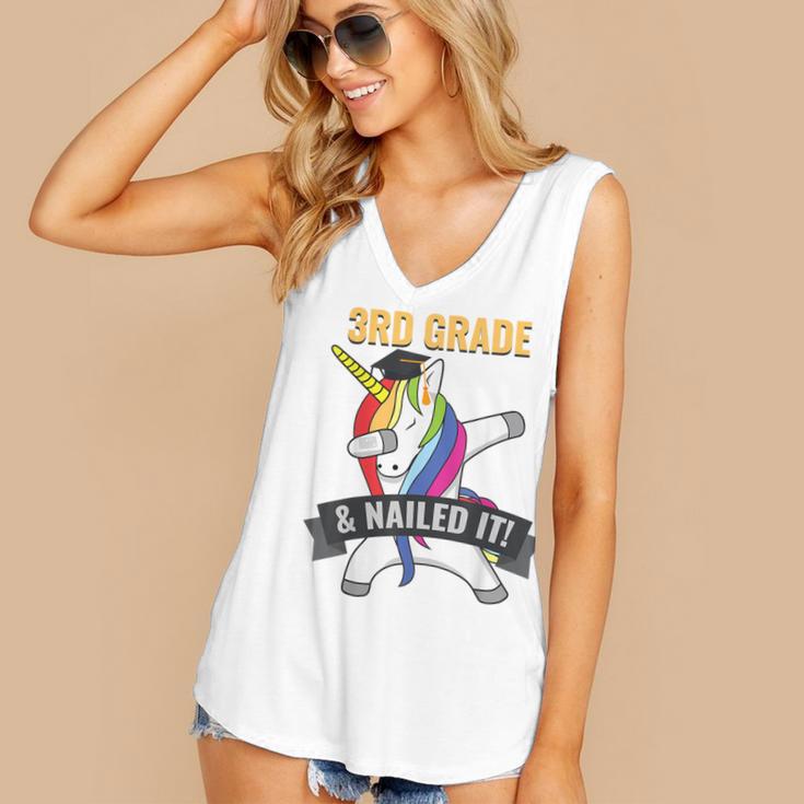 3RD GRADE NAILED IT UNICORN DABBING GRADUATION T-SHIRT Women's V-Neck Tank Top
