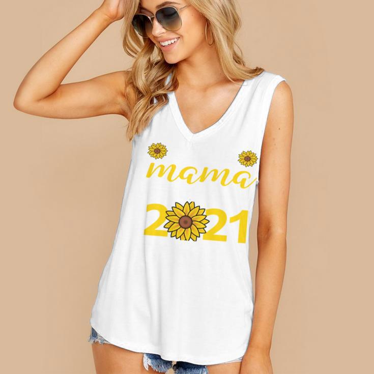 Proud Mama Of a 2021 Graduate Senior Mom 2021 Graduation Women's V-Neck Tank Top