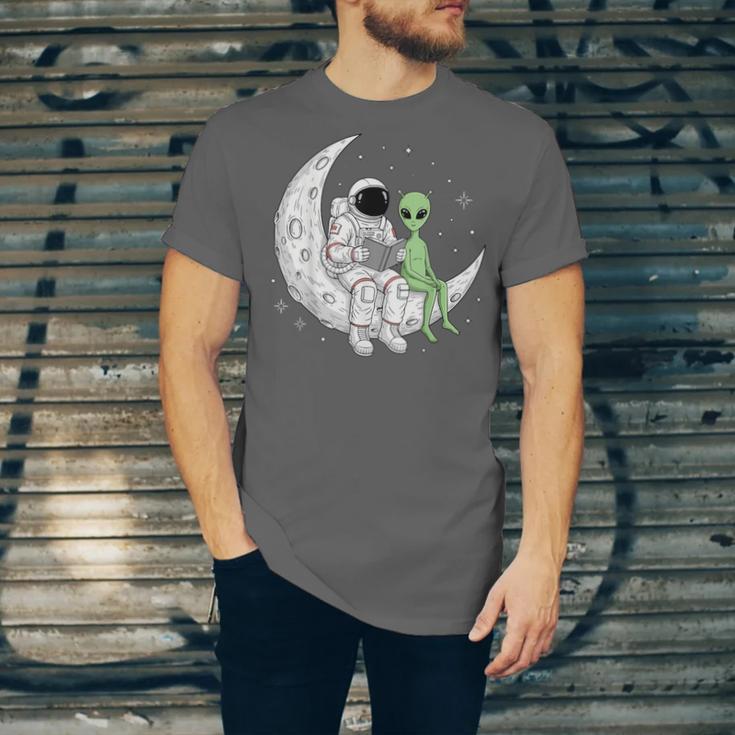 Astronaut Reading Book To Alien Moon Space Book Lover Men Unisex Jersey T-Shirt
