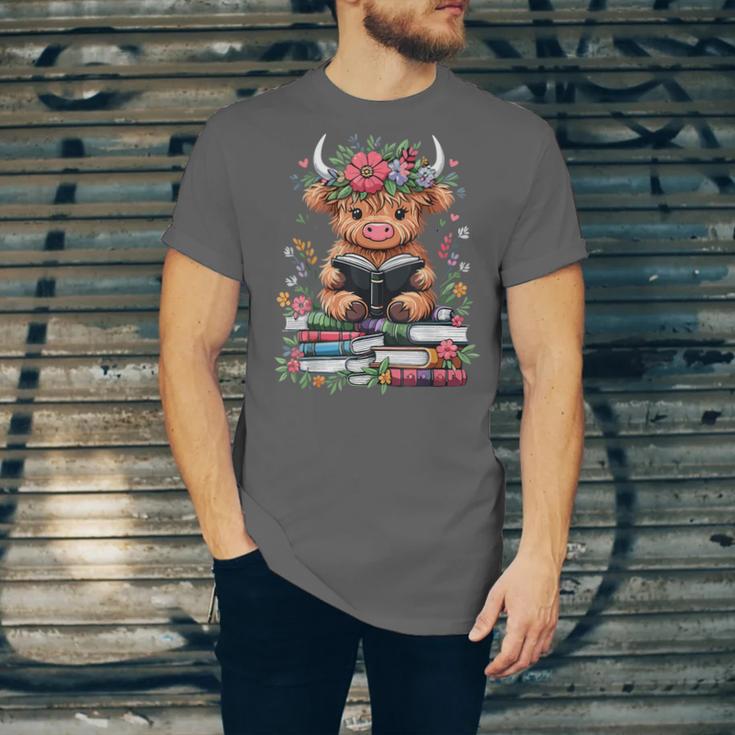 Bookworm Cute Baby Highland Cow Reading Book Unisex Jersey T-Shirt