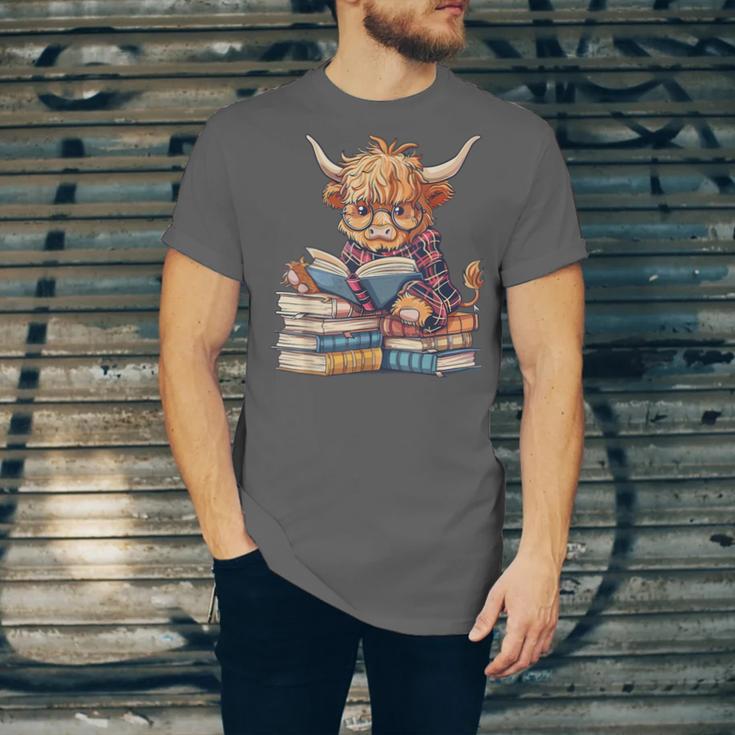 Highland Cow Reading Book Librarian Library Unisex Jersey T-Shirt Highland Cow Reading Book Librarian Library Unisex Jersey T-Shirt