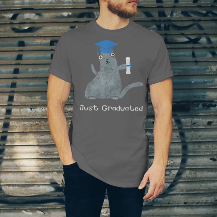Just Graduated Cat With Graduation Cap And Diploma For Men Women Girls Kids Unisex Jersey T-Shirt