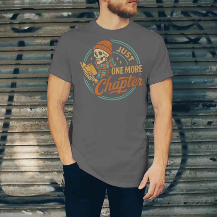 Just One More Chapter Skeleton Reading Book Scaft Beanie Unisex Jersey T-Shirt