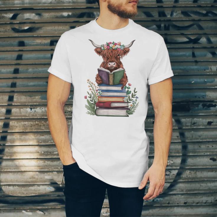 Cute Highland Cow With Book Floral Bookworm Librarian Book Unisex Jersey T-Shirt