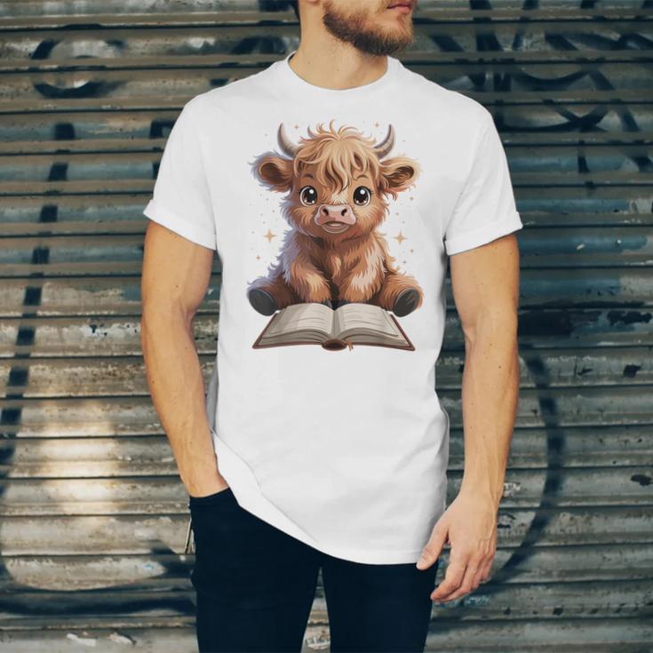 Highland Cow Reading Book Bookworm Unisex Jersey T-Shirt