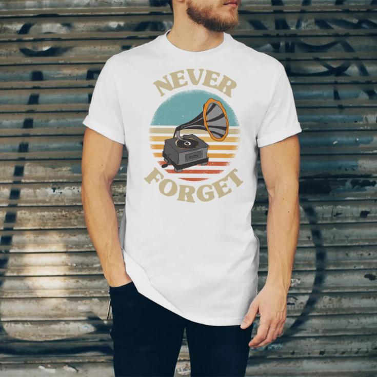 Retro Grammophone Never Forget Nostalgia Vintage Unisex Jersey T-Shirt