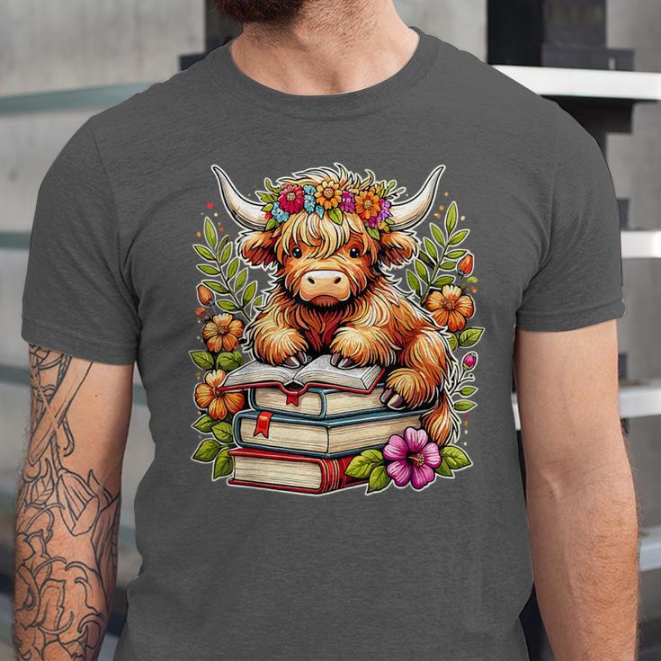 Bookworm Cute Highland Cow Reading Book Unisex Jersey T-Shirt Bookworm Cute Highland Cow Reading Book Unisex Jersey T-Shirt