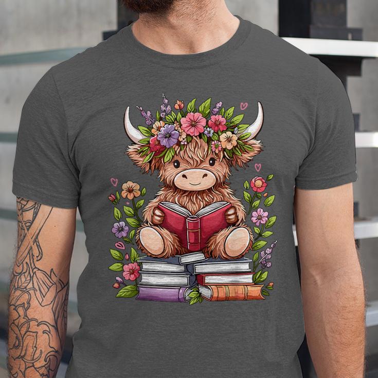 Cute Baby Highland Cow With Reading Book Bookworm Unisex Jersey T-Shirt