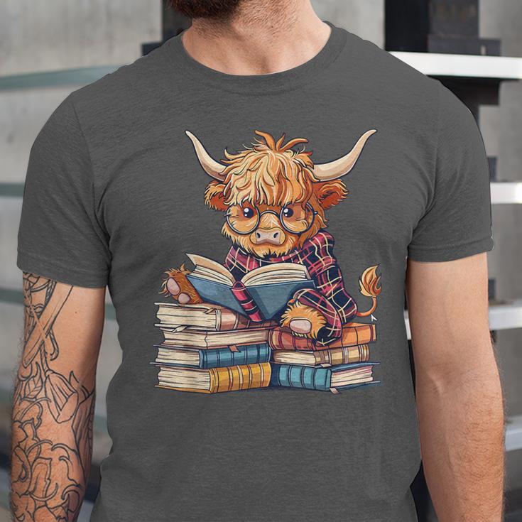 Highland Cow Reading Book Librarian Library Unisex Jersey T-Shirt Highland Cow Reading Book Librarian Library Unisex Jersey T-Shirt