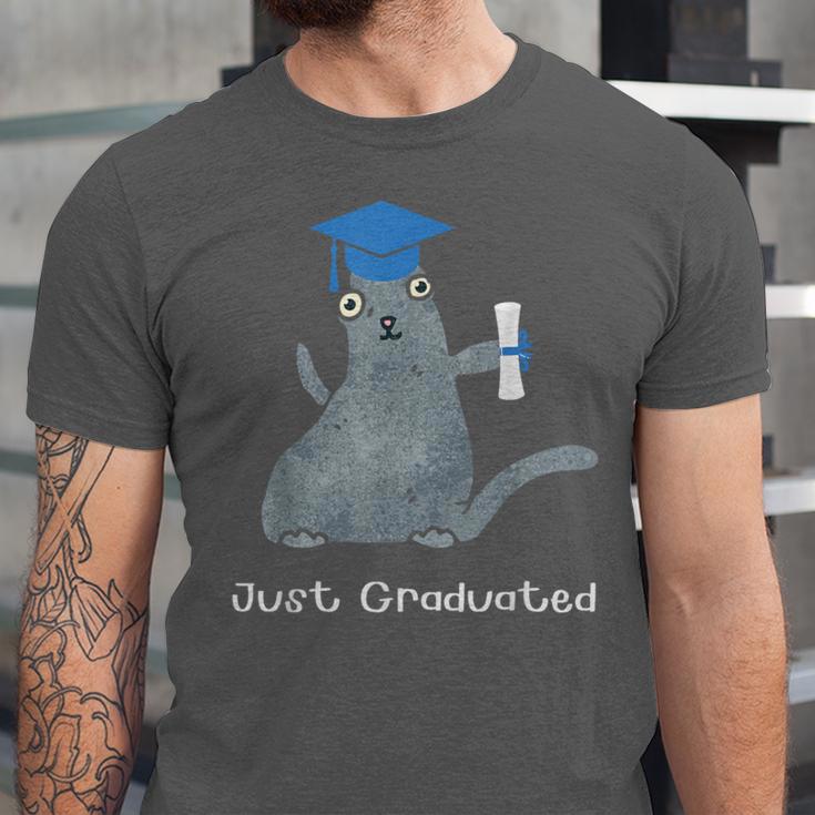 Just Graduated Cat With Graduation Cap And Diploma For Men Women Girls Kids Unisex Jersey T-Shirt