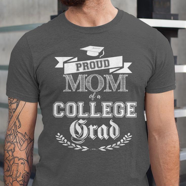 Mom Proud Of a College Grad 2019 Family Graduation Shirt Unisex Jersey T-Shirt