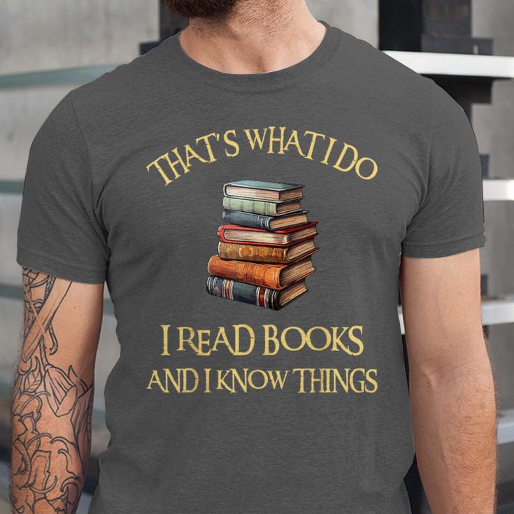 I Read Books And I Know Things l Book Reading Unisex Jersey T-Shirt