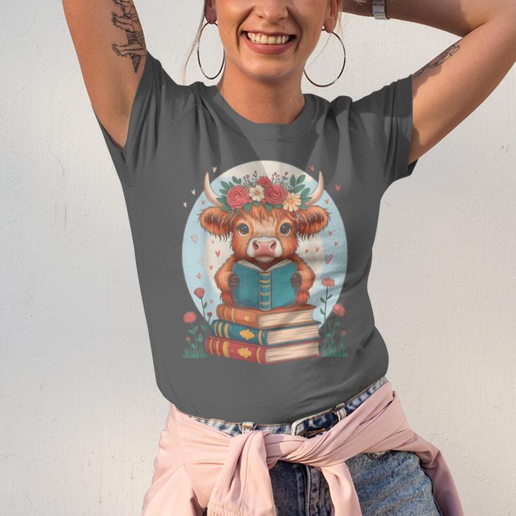 Cute Baby Highland Cow Reading Book Bookworm For Men Women Unisex Jersey T-Shirt Cute Baby Highland Cow Reading Book Bookworm For Men Women Unisex Jersey T-Shirt