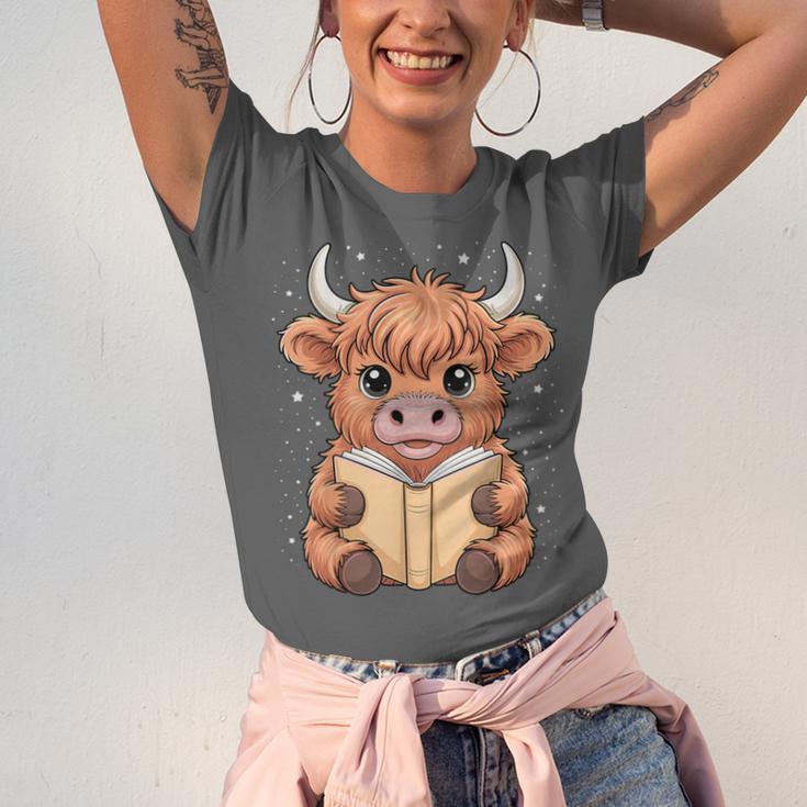 Cute Highland Cow Reading Book Unisex Jersey T-Shirt