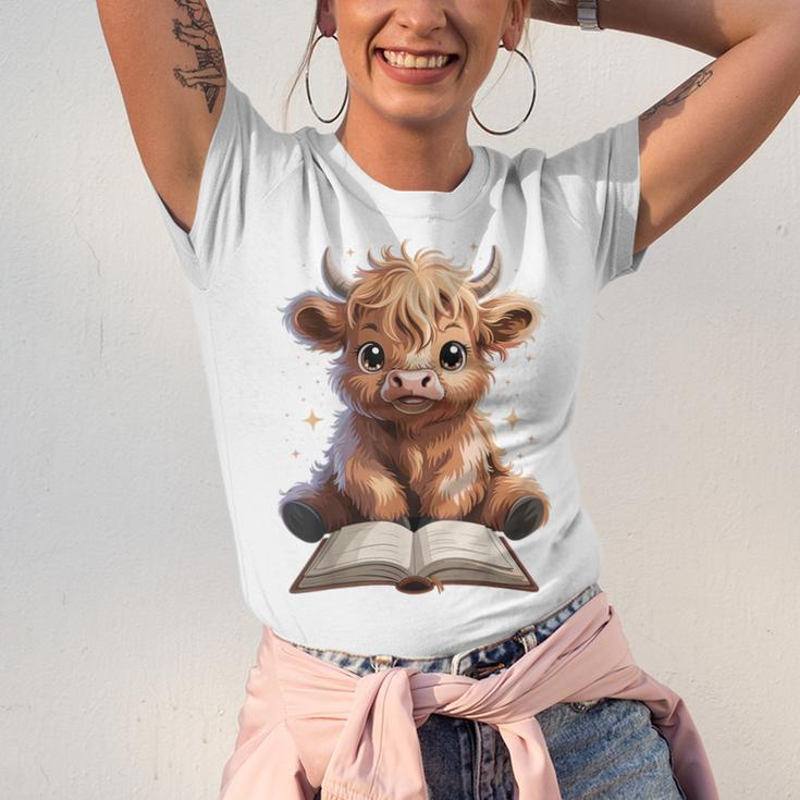 Highland Cow Reading Book Bookworm Unisex Jersey T-Shirt