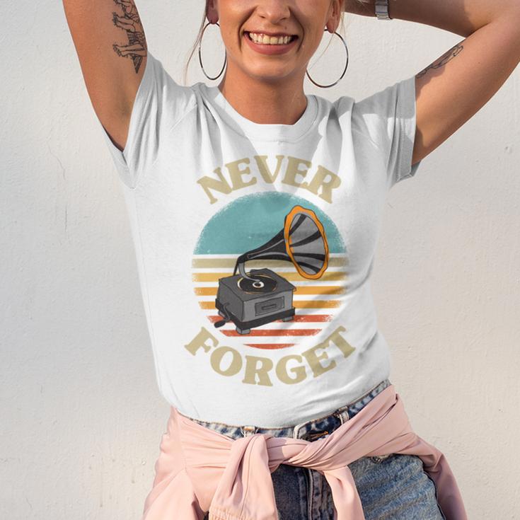 Retro Grammophone Never Forget Nostalgia Vintage Unisex Jersey T-Shirt