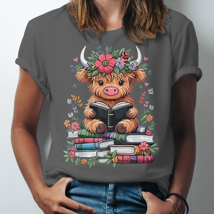 Bookworm Cute Baby Highland Cow Reading Book Unisex Jersey T-Shirt