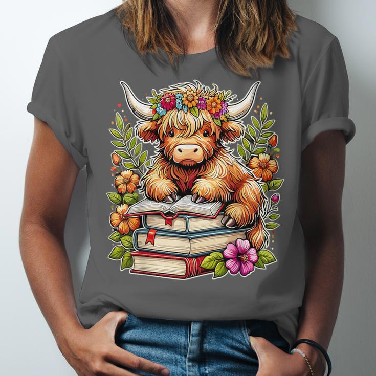 Bookworm Cute Highland Cow Reading Book Unisex Jersey T-Shirt Bookworm Cute Highland Cow Reading Book Unisex Jersey T-Shirt