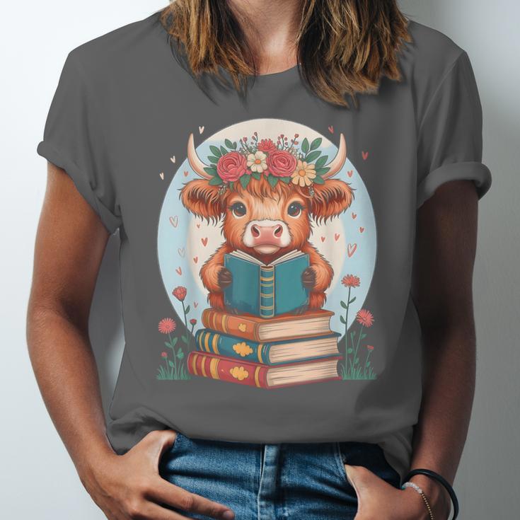 Cute Baby Highland Cow Reading Book Bookworm For Men Women Unisex Jersey T-Shirt Cute Baby Highland Cow Reading Book Bookworm For Men Women Unisex Jersey T-Shirt