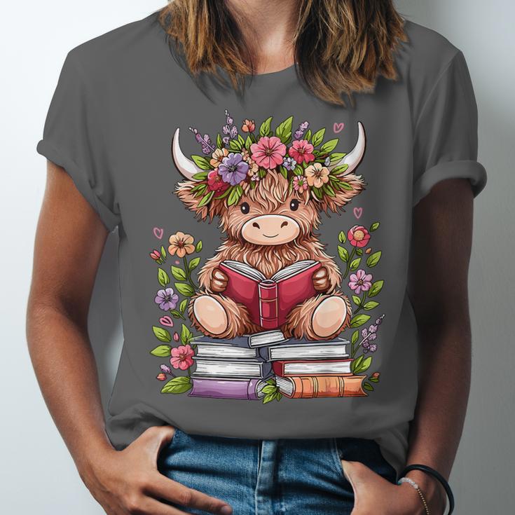 Cute Baby Highland Cow With Reading Book Bookworm Unisex Jersey T-Shirt