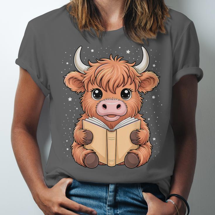 Cute Highland Cow Reading Book Unisex Jersey T-Shirt