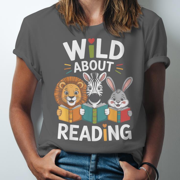 Cute Wildlife Zoo Animals For Book Reader Bookworms Unisex Jersey T-Shirt Cute Wildlife Zoo Animals For Book Reader Bookworms Unisex Jersey T-Shirt